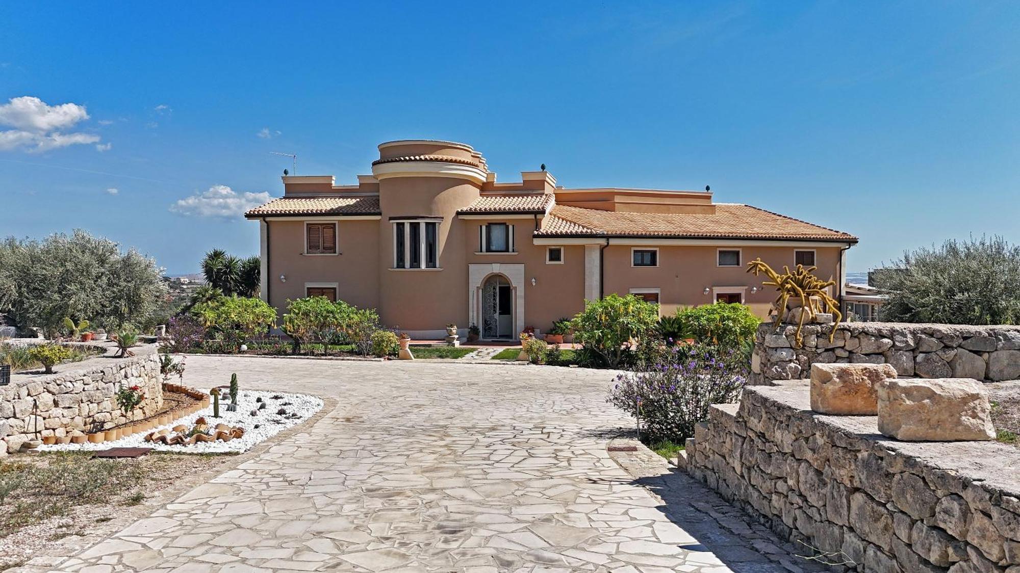 Eremo Delle Grazie Apartment Ispica Bagian luar foto